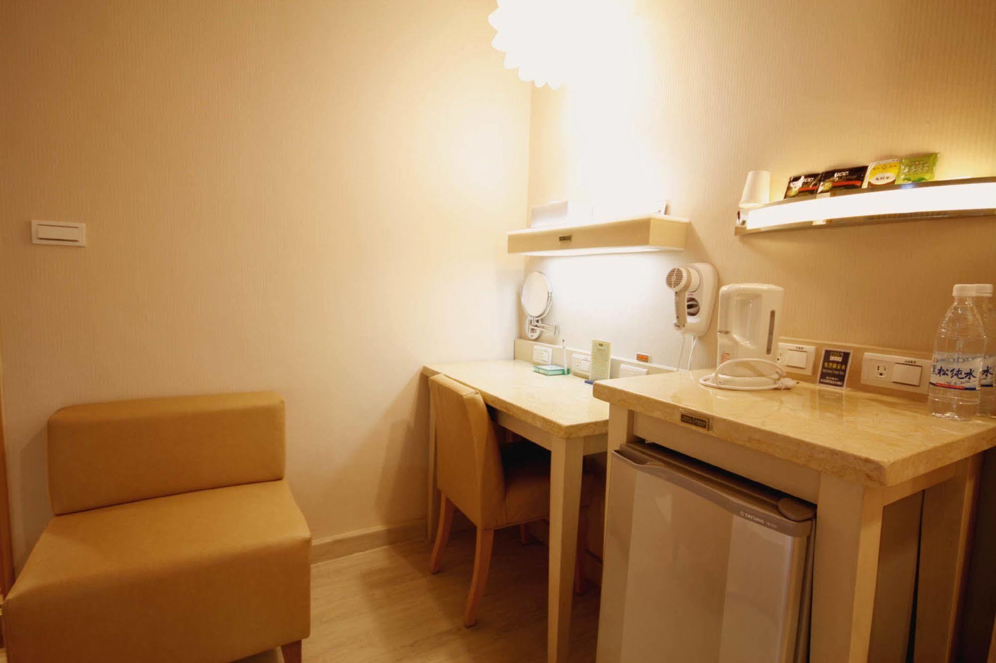 Kindness Hotel - Tainan Minsheng Exterior foto